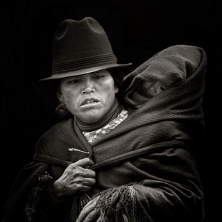 Saquisili - Mother with baby